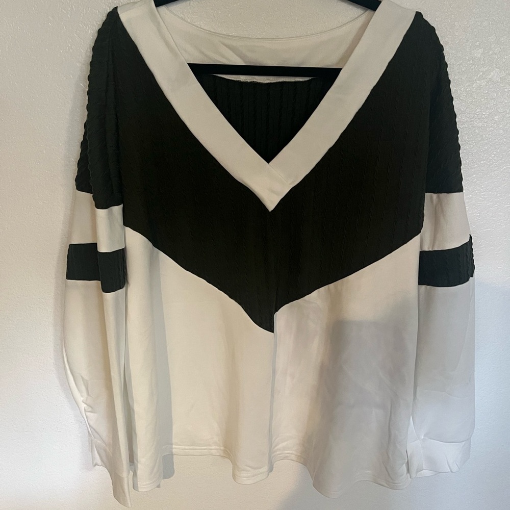SHEIN Green and White Curve Top